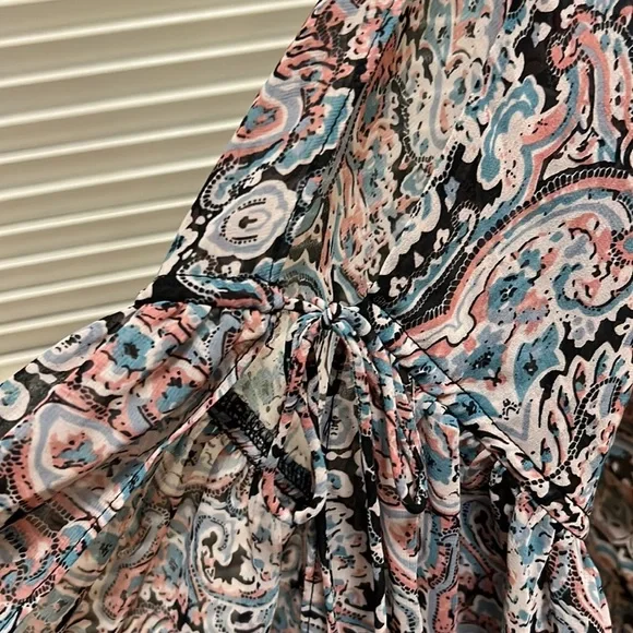 3. C Boho Blouse in Paisley Print, Split Sleeves, Size Large - Picture 8 of 16